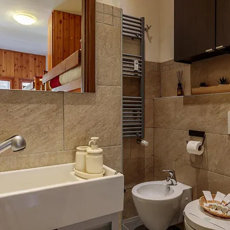 Monterosa Elite Lyshaus Luxury Mountain View Διαμέρισμα *